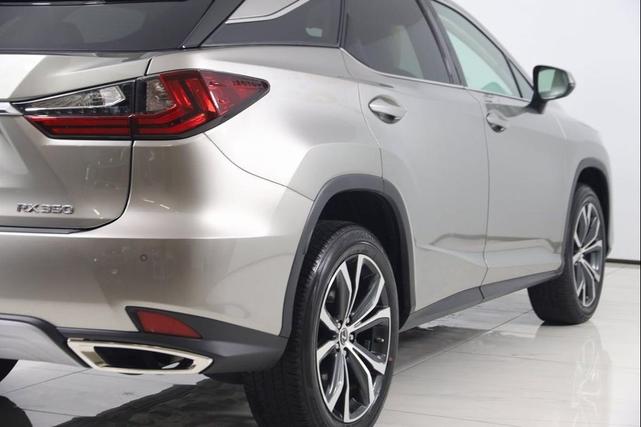 Photo of 2022 Atomic Silver Lexus RX 350