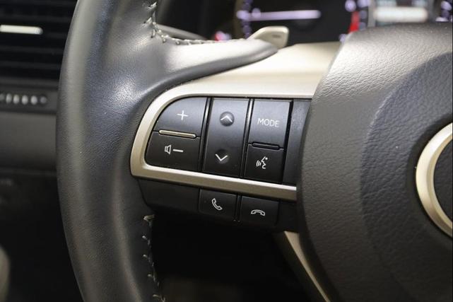 Photo of 2022 Atomic Silver Lexus RX 350