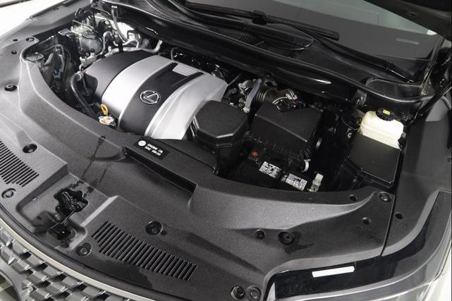 Photo of 2022 Atomic Silver Lexus RX 350