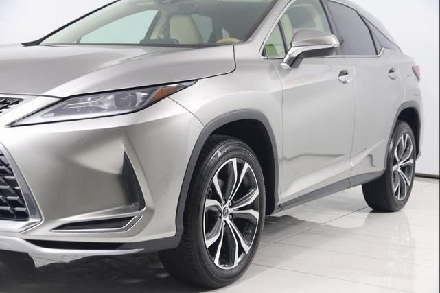 Photo of 2022 Atomic Silver Lexus RX 350