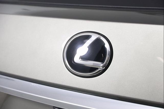 Photo of 2022 Atomic Silver Lexus RX 350