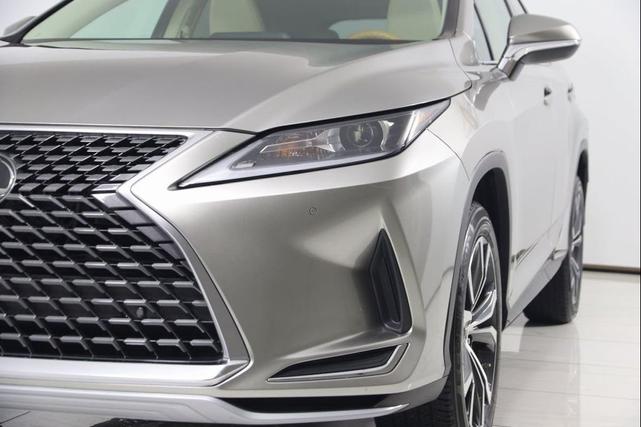 Photo of 2022 Atomic Silver Lexus RX 350