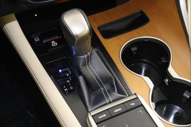 Photo of 2022 Atomic Silver Lexus RX 350