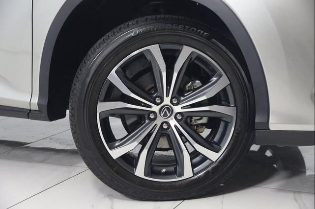 Photo of 2022 Atomic Silver Lexus RX 350