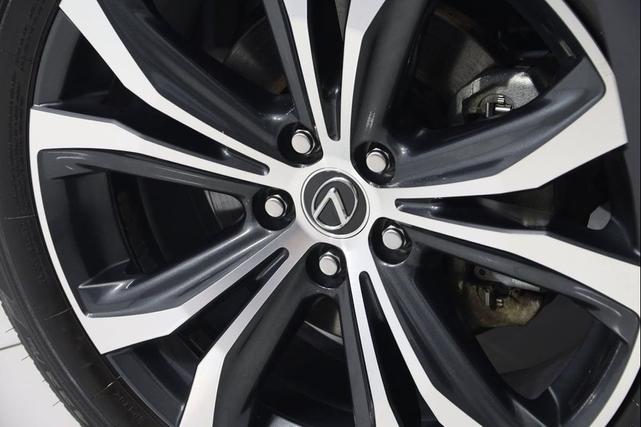 Photo of 2022 Atomic Silver Lexus RX 350