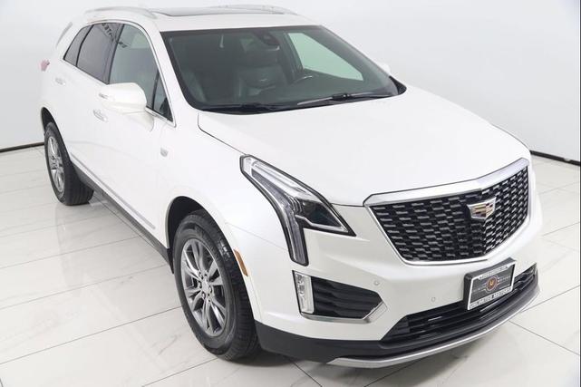 Photo of 2022 Crystal White Tricoat Cadillac XT5