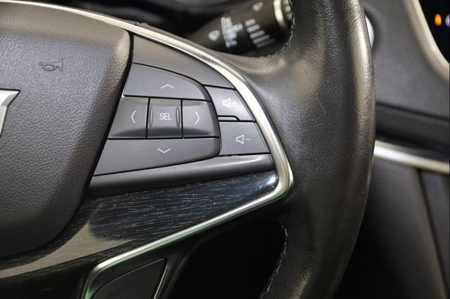 Photo of 2022 Crystal White Tricoat Cadillac XT5