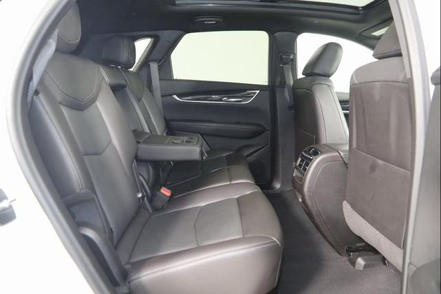 Photo of 2022 Crystal White Tricoat Cadillac XT5
