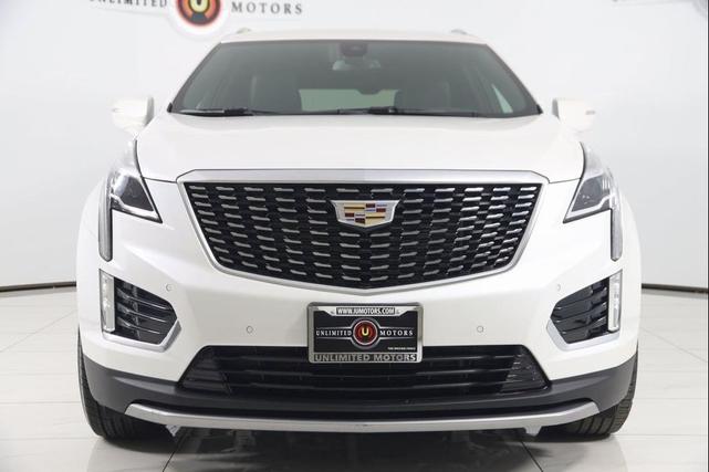 Photo of 2022 Crystal White Tricoat Cadillac XT5