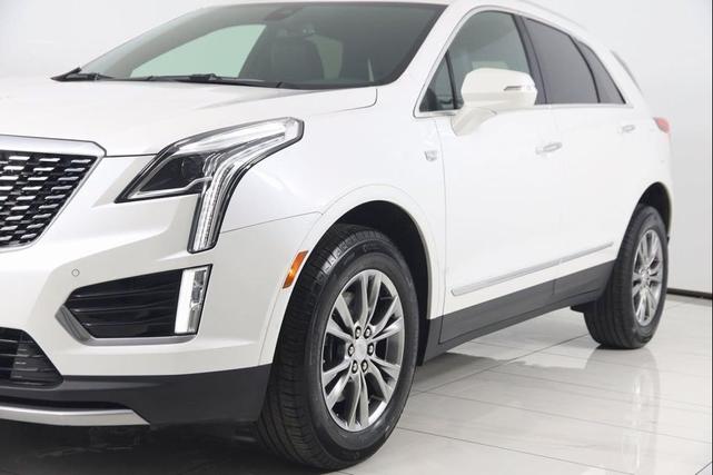 Photo of 2022 Crystal White Tricoat Cadillac XT5