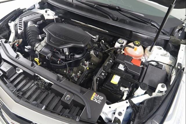 Photo of 2022 Crystal White Tricoat Cadillac XT5