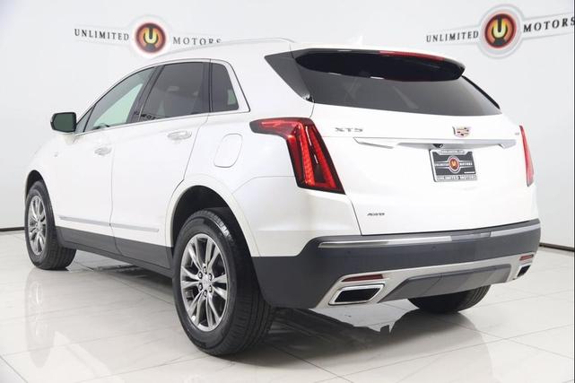 Photo of 2022 Crystal White Tricoat Cadillac XT5