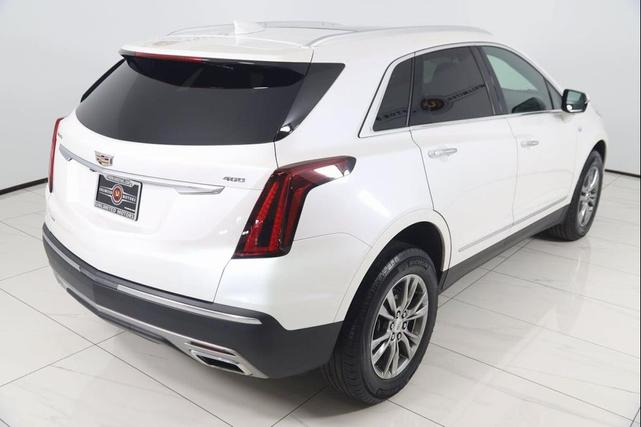 Photo of 2022 Crystal White Tricoat Cadillac XT5