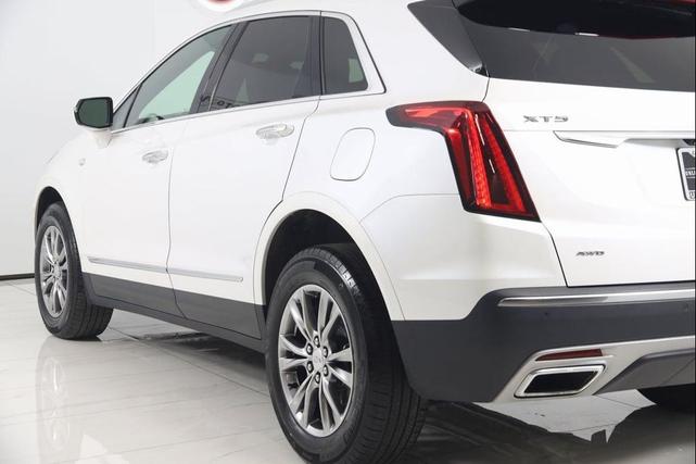 Photo of 2022 Crystal White Tricoat Cadillac XT5