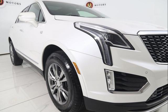 Photo of 2022 Crystal White Tricoat Cadillac XT5