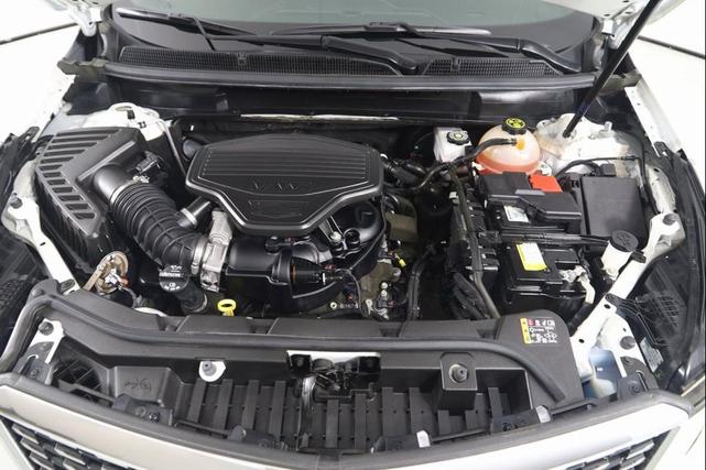 Photo of 2022 Crystal White Tricoat Cadillac XT5