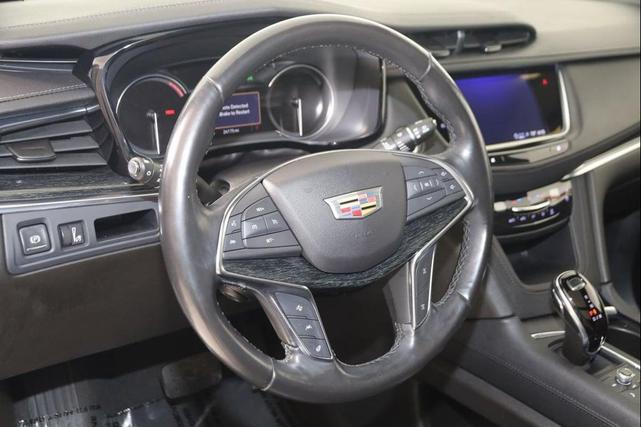 Photo of 2022 Crystal White Tricoat Cadillac XT5