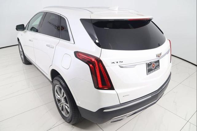 Photo of 2022 Crystal White Tricoat Cadillac XT5