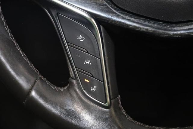 Photo of 2022 Crystal White Tricoat Cadillac XT5