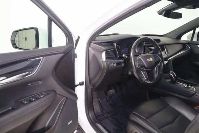 Photo of 2022 Crystal White Tricoat Cadillac XT5