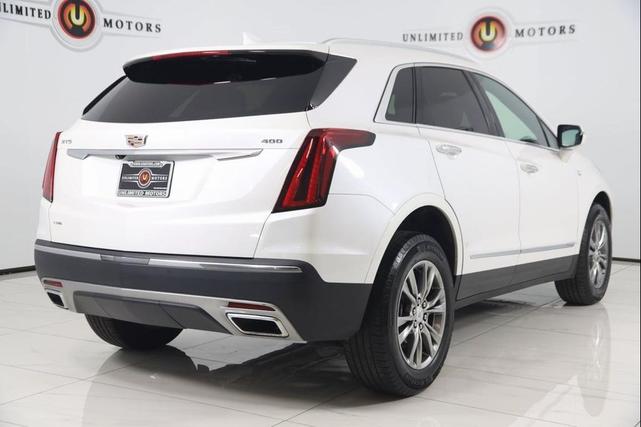 Photo of 2022 Crystal White Tricoat Cadillac XT5
