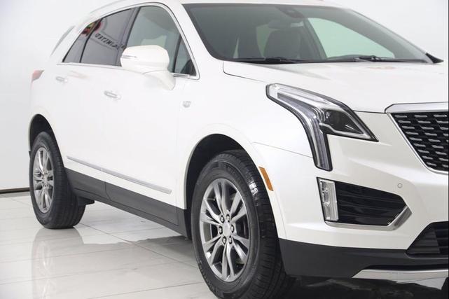 Photo of 2022 Crystal White Tricoat Cadillac XT5