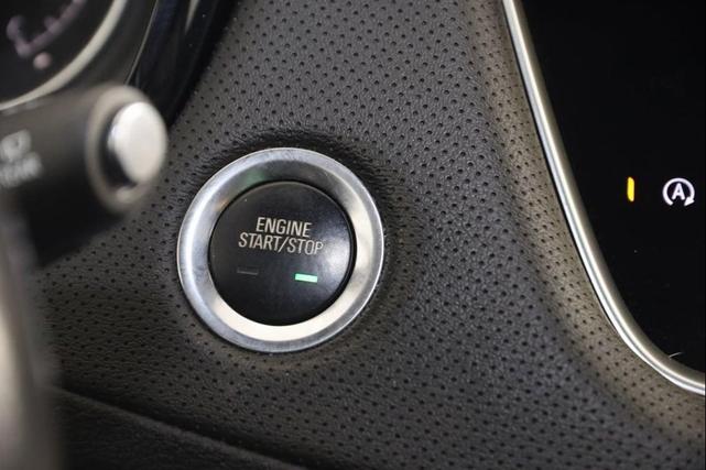 Photo of 2022 Crystal White Tricoat Cadillac XT5