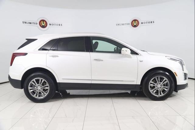 Photo of 2022 Crystal White Tricoat Cadillac XT5