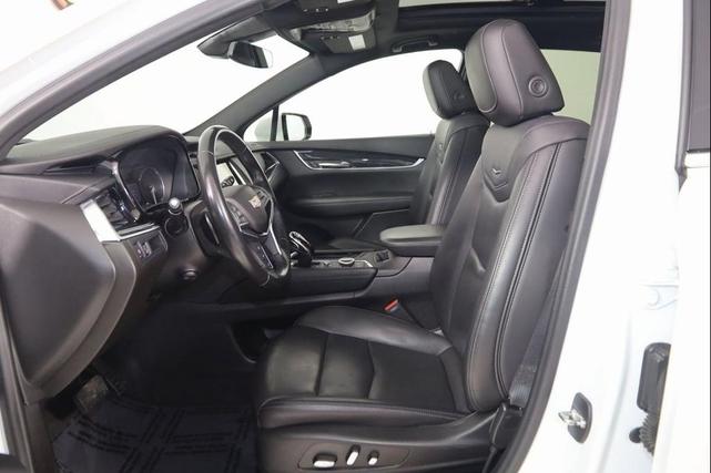 Photo of 2022 Crystal White Tricoat Cadillac XT5