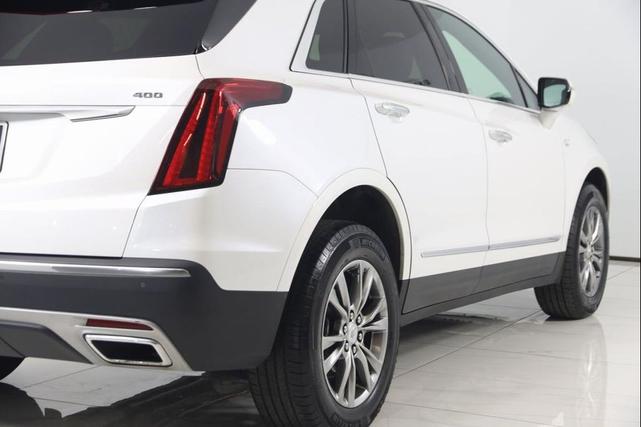 Photo of 2022 Crystal White Tricoat Cadillac XT5