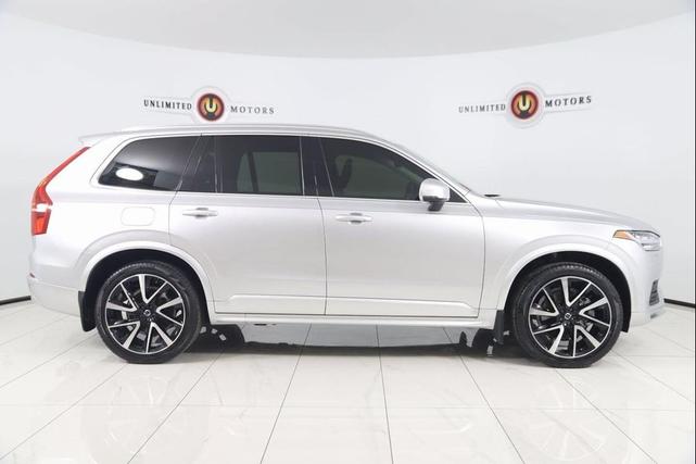 Photo of 2022 Bright Silver Metallic Volvo XC90