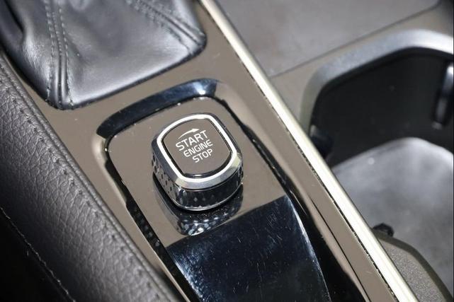 Photo of 2022 Bright Silver Metallic Volvo XC90
