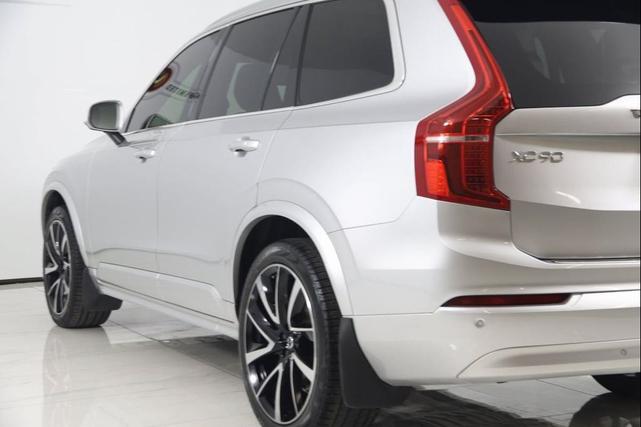Photo of 2022 Bright Silver Metallic Volvo XC90