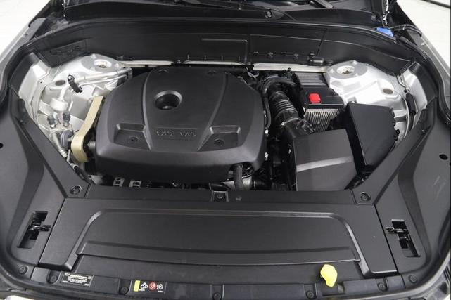 Photo of 2022 Bright Silver Metallic Volvo XC90