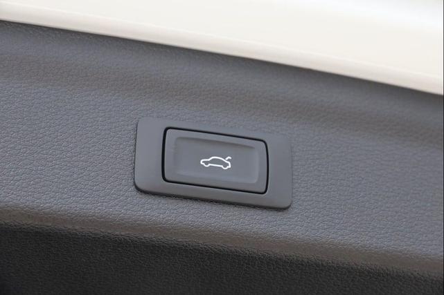 Photo of 2025 Arkona White Audi Q3