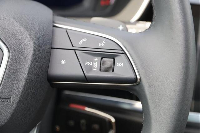 Photo of 2025 Arkona White Audi Q3