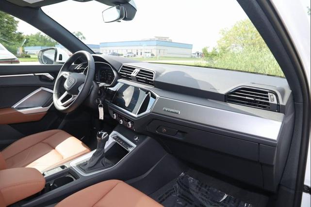 Photo of 2025 Arkona White Audi Q3