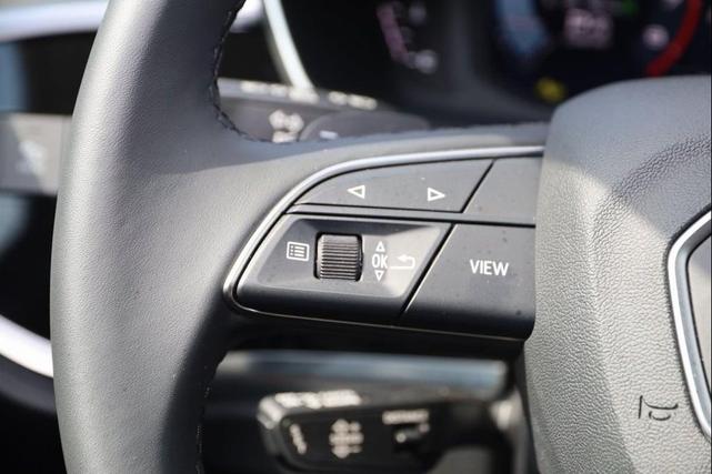 Photo of 2025 Arkona White Audi Q3