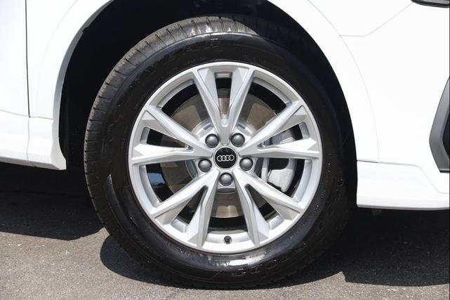 Photo of 2025 Arkona White Audi Q3