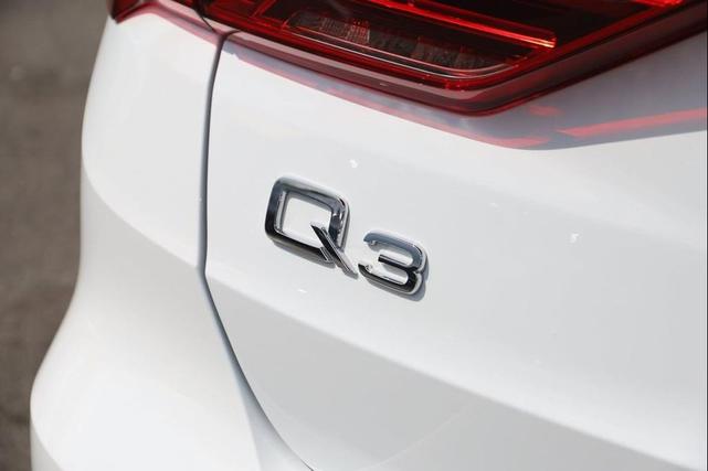 Photo of 2025 Arkona White Audi Q3