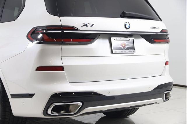 Photo of 2023 White Metallic BMW X7