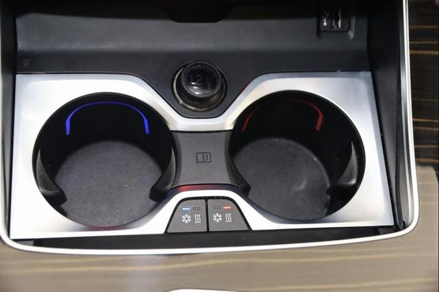 Photo of 2023 White Metallic BMW X7