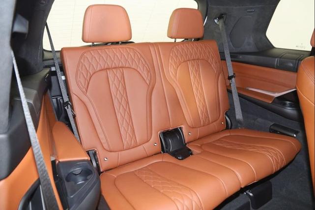 Photo of 2023 White Metallic BMW X7