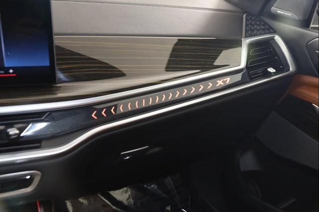 Photo of 2023 White Metallic BMW X7