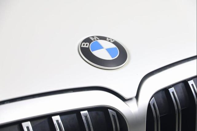 Photo of 2023 White Metallic BMW X7