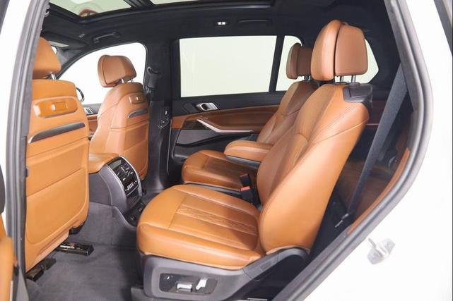 Photo of 2023 White Metallic BMW X7