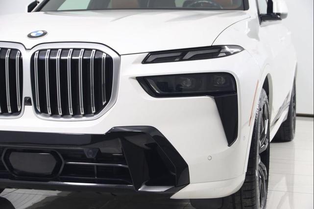 Photo of 2023 White Metallic BMW X7