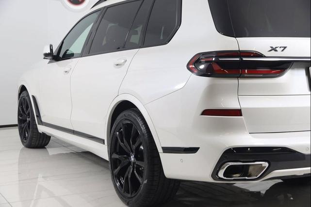 Photo of 2023 White Metallic BMW X7