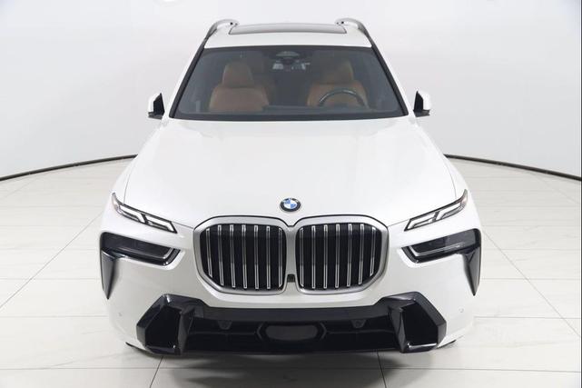 Photo of 2023 White Metallic BMW X7