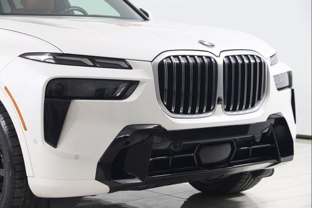 Photo of 2023 White Metallic BMW X7